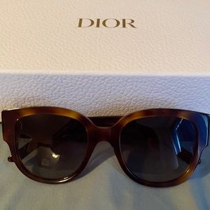 Brane New Dior sunglasses in a Tortoise shell!